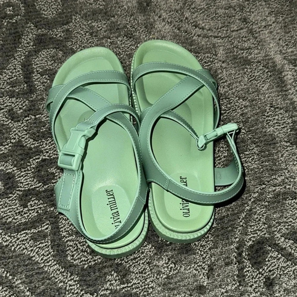 •Olivia Miller sandals•​ - Picture 2 of 5